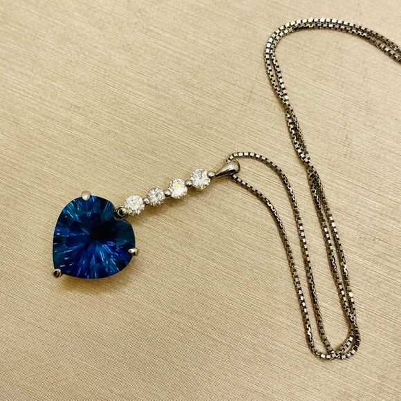 EUC Platinum Natural London Blue Topaz Heart Necklace w/ Diamond Accents - Picture 8 of 17
